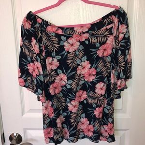 Super cute off shoulder top, never worn!